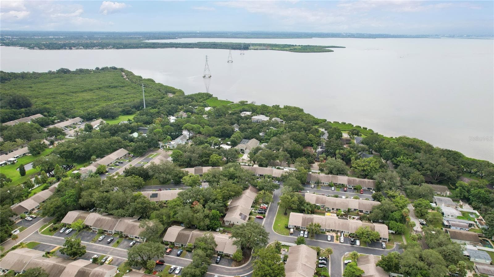 Villa at 321 DOVER CT E, SAFETY HARBOR, photo 41 of 46