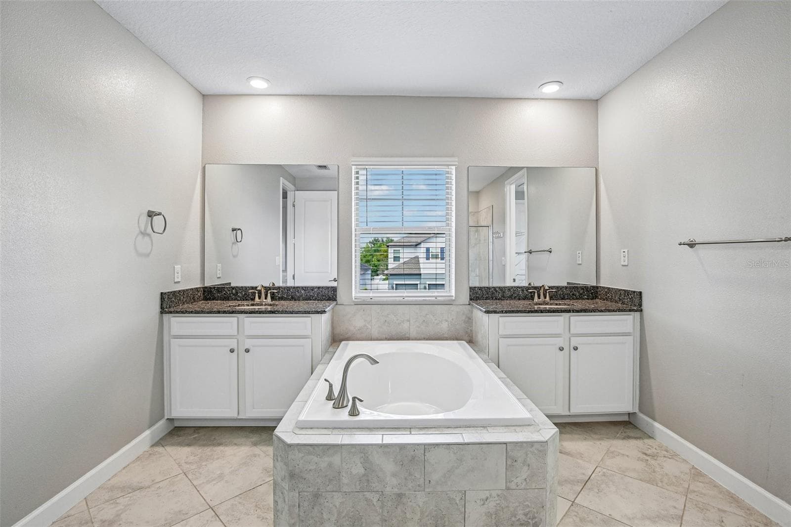 PRIMARY EN SUITE - 11516 SUNBURST MARBLE RD, RIVERVIEW