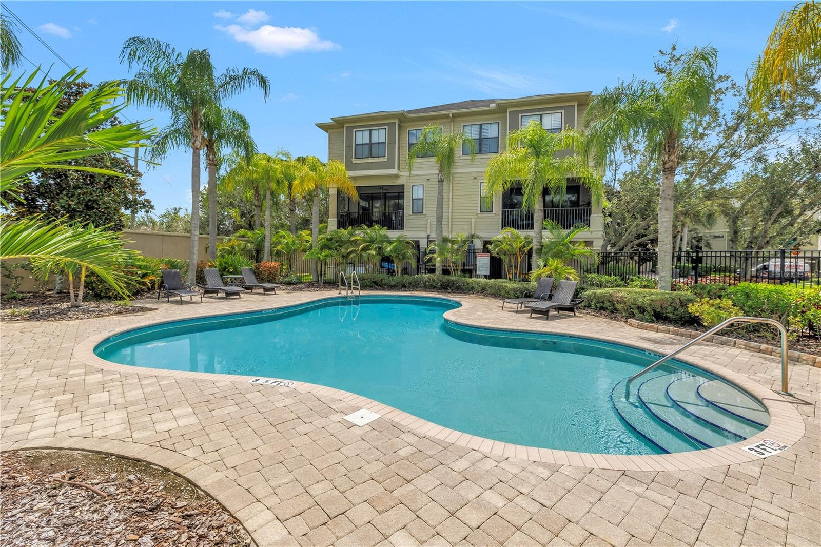 Townhouse at 9715 BAY GROVE LN, TAMPA, photo 40 of 57