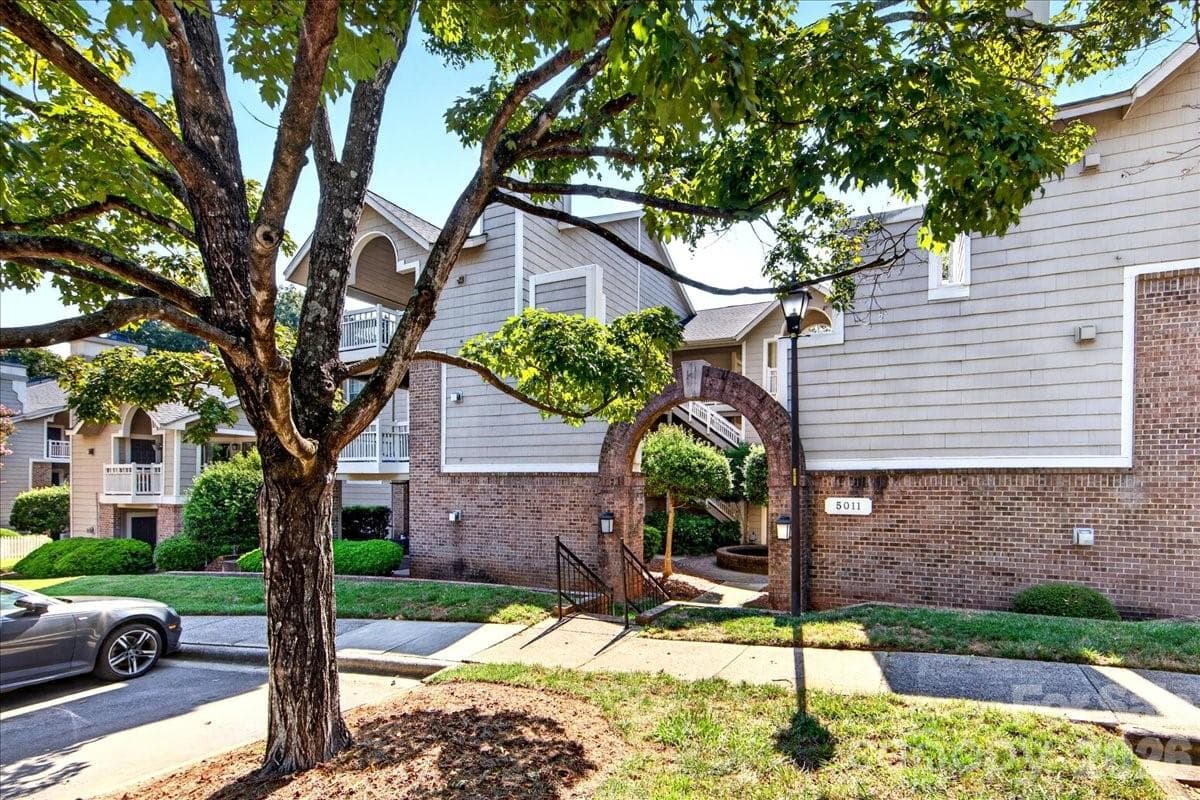 Condominium at 5011 Sharon Road, Charlotte, photo 3 of 39