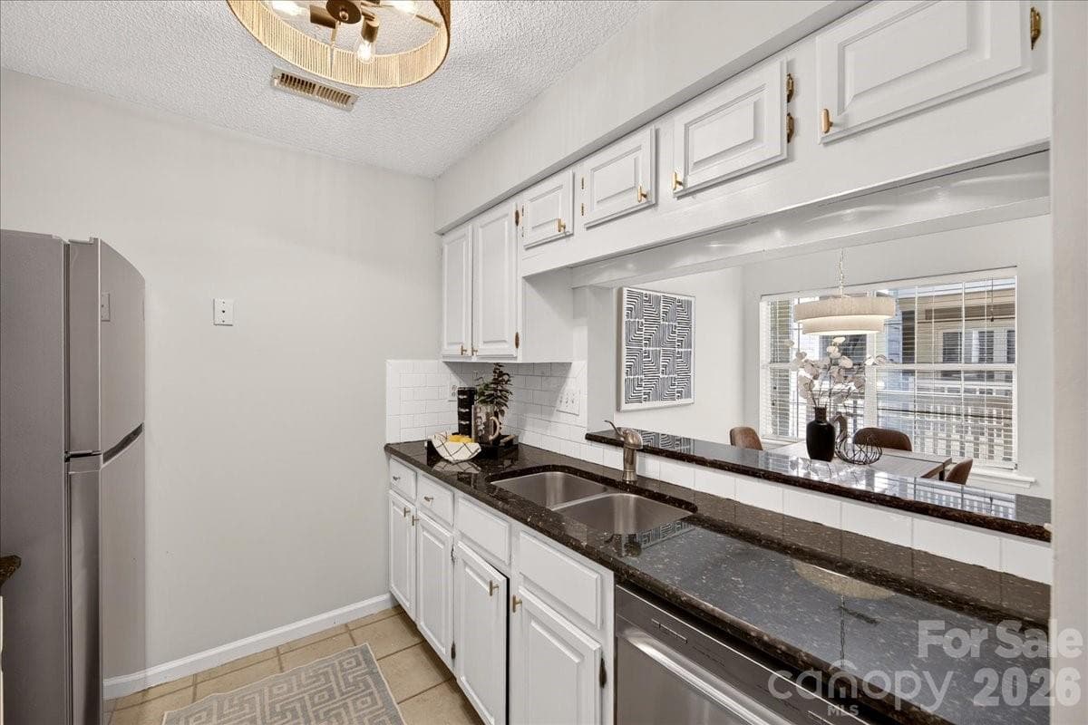 Condominium at 5011 Sharon Road, Charlotte, photo 23 of 39