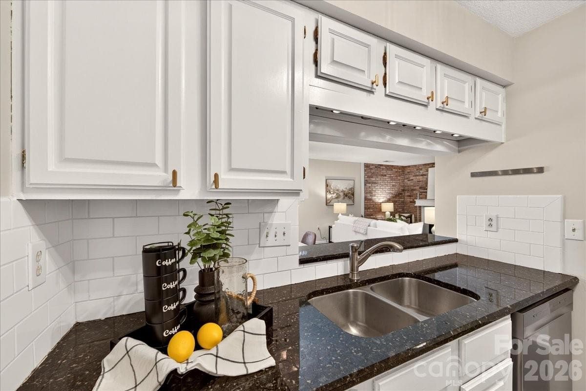 Condominium at 5011 Sharon Road, Charlotte, photo 24 of 39