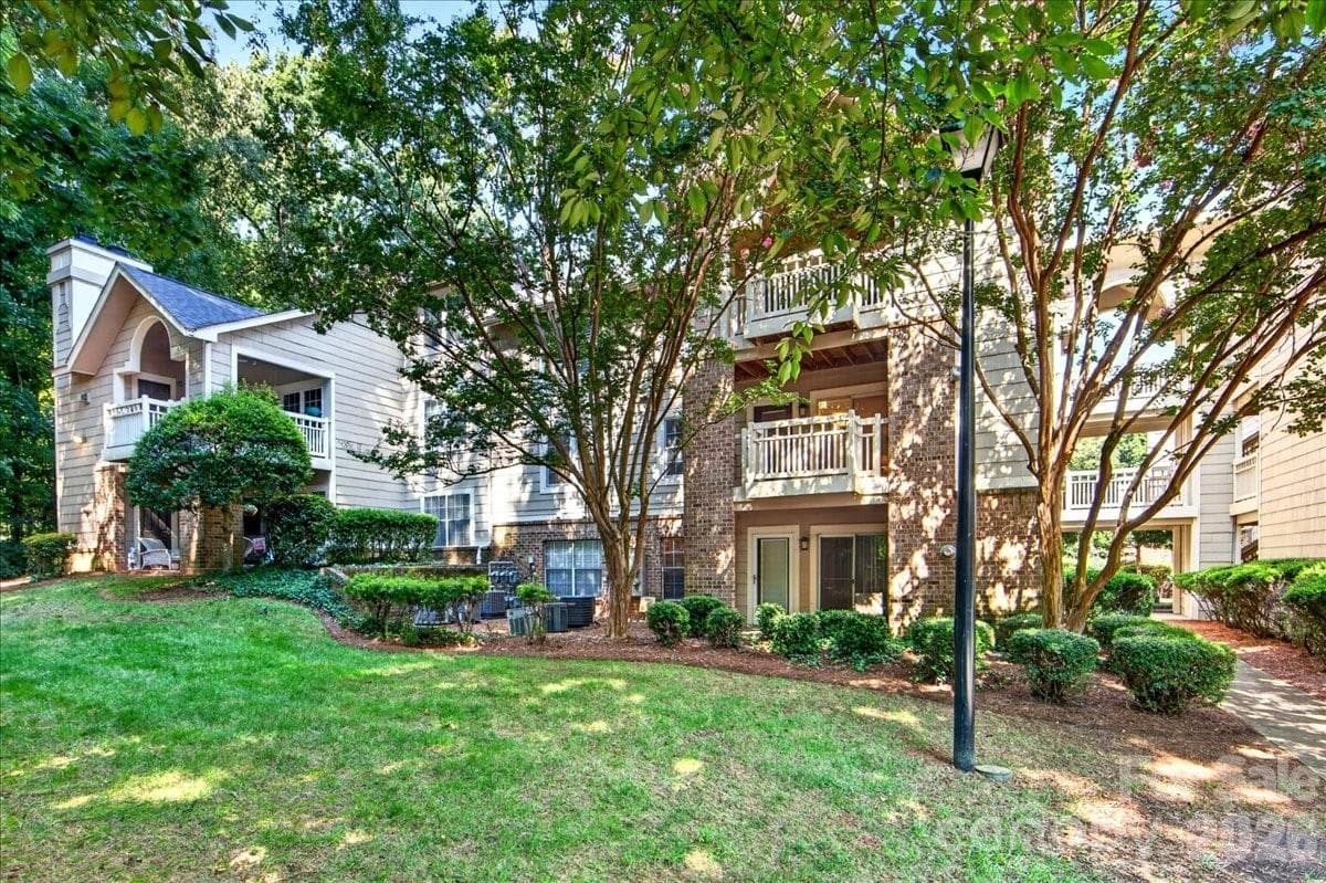 Condominium at 5011 Sharon Road, Charlotte, photo 37 of 39