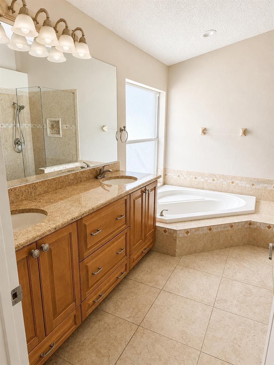 Master Bath - 6518 APPALOOSA DR, TAMPA
