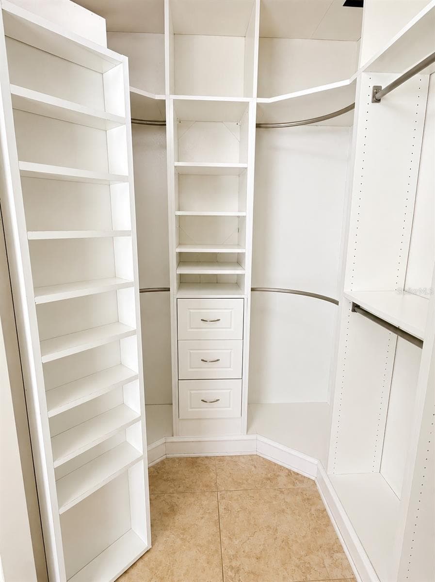 Master Walk in Closet - 6518 APPALOOSA DR, TAMPA