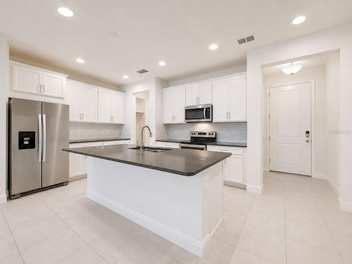 Townhouse at 2404 ARCH AVE, OLDSMAR, photo 10 of 67