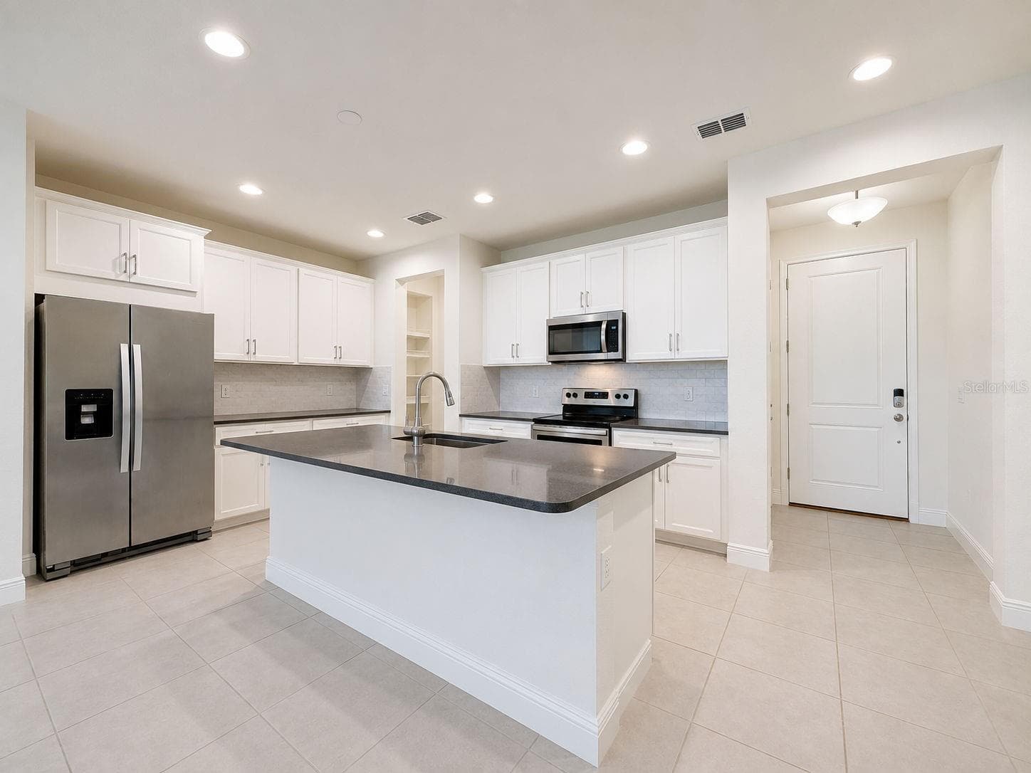 Townhouse at 2404 ARCH AVE, OLDSMAR, photo 18 of 67