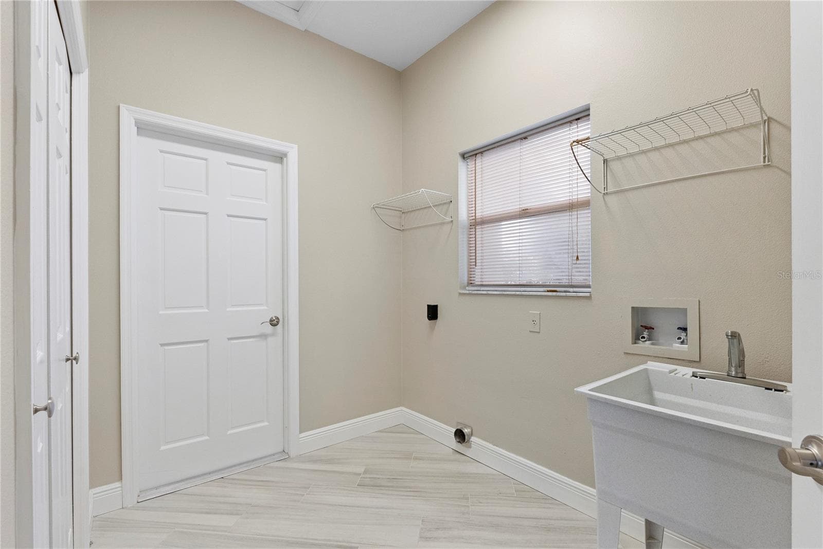 Single Family Residence at 17919 CLEAR LAKE DR, LUTZ, photo 24 of 62