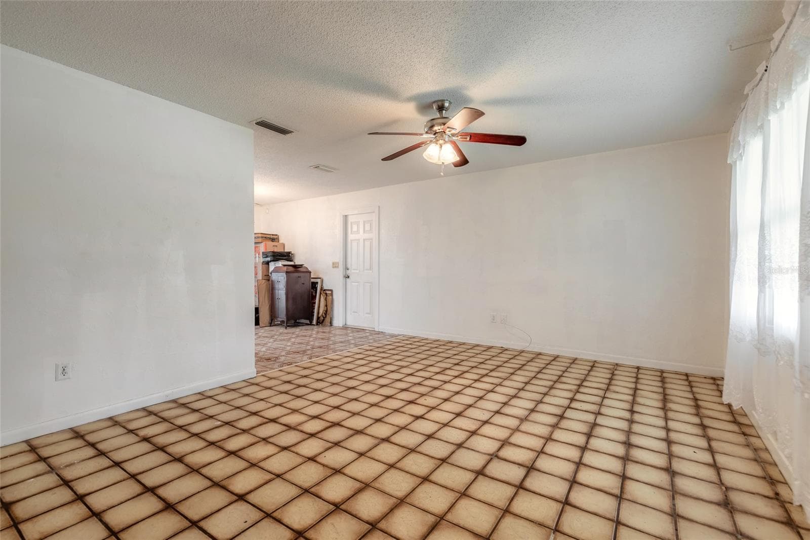 Single Family Residence at 2629 UMBRELLA TREE DR, EDGEWATER, photo 6 of 40