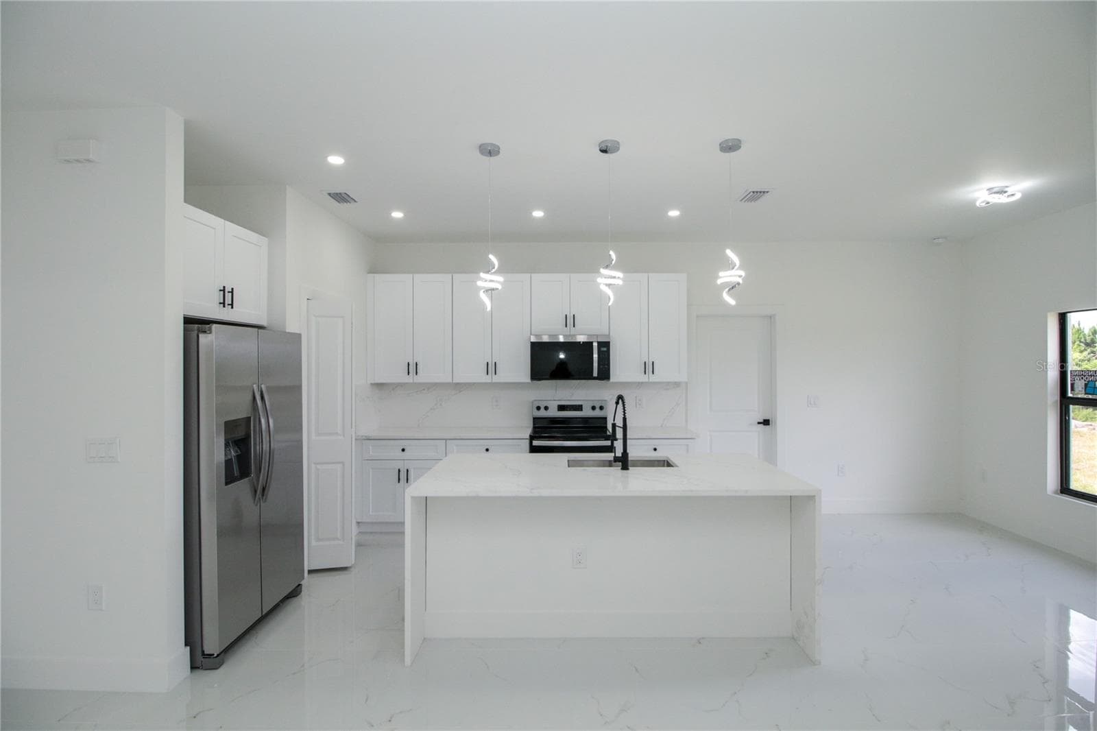Single Family Residence at 943 COMMODORE ST, LEHIGH ACRES, photo 6 of 19
