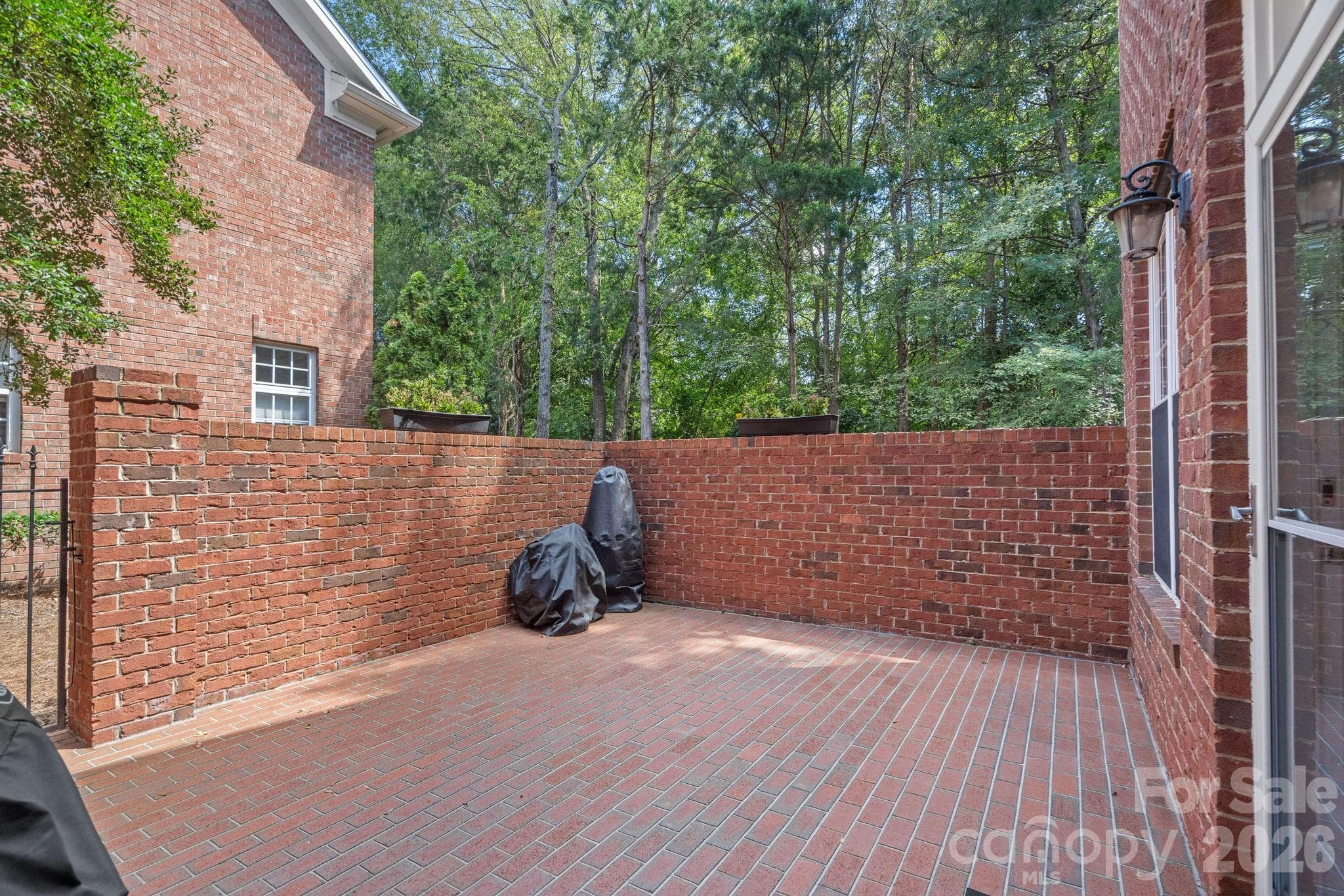 Courtyard patio - 6415 Wakehurst Road, Charlotte