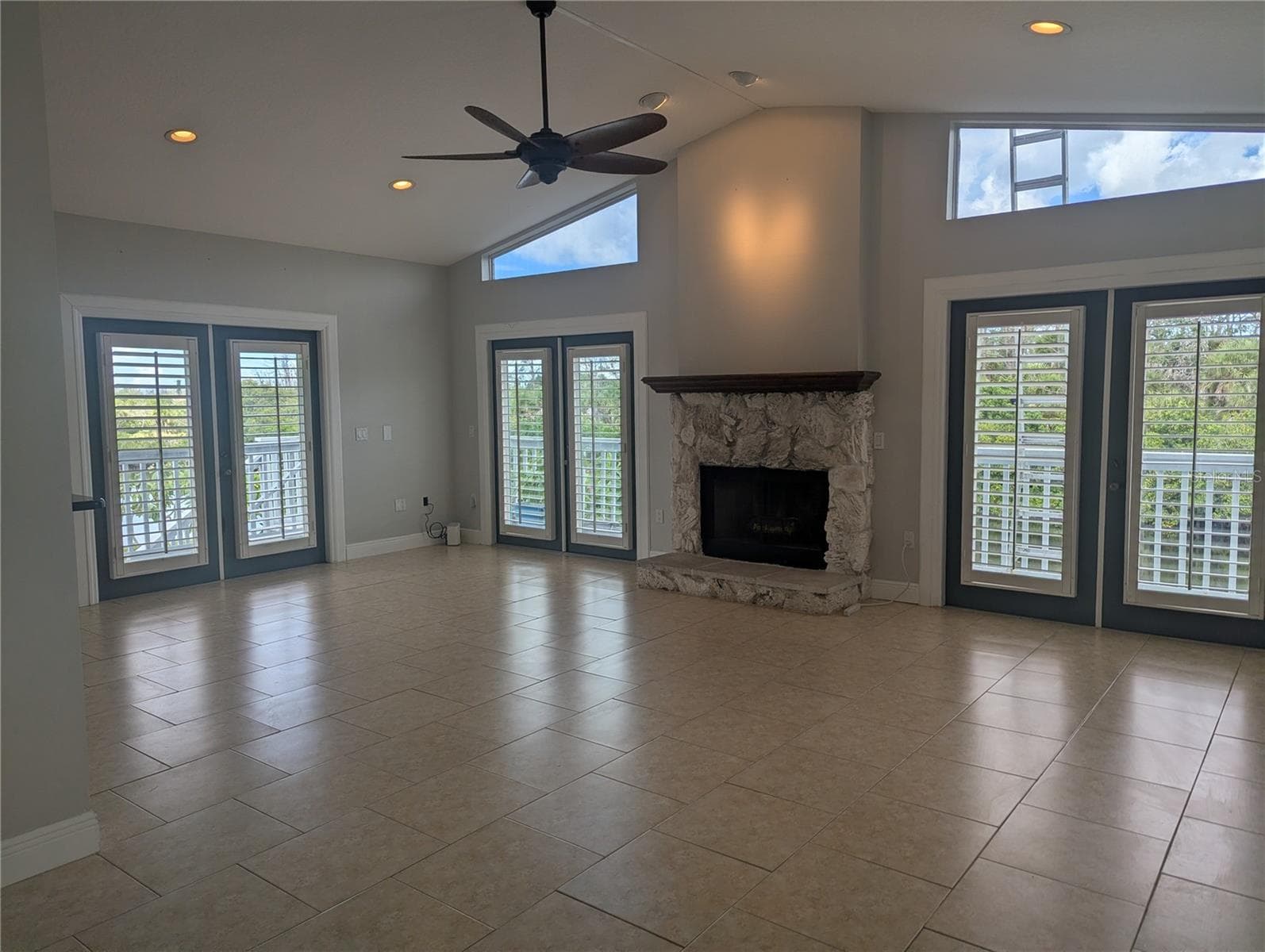 Great room 1 - 1167 EXETER CIR, ENGLEWOOD