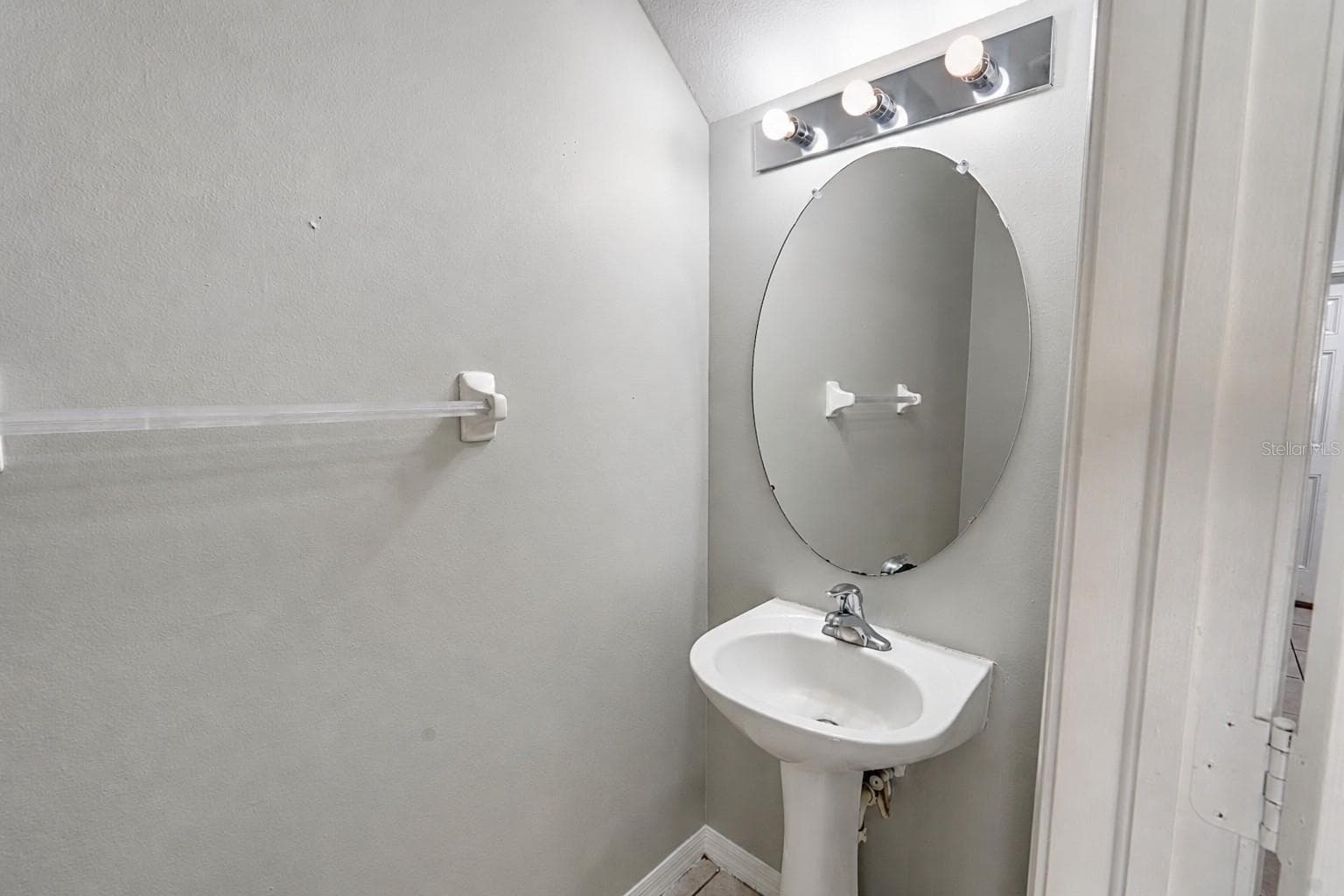 Townhouse at 8543 TRAIL WIND DR, TAMPA, photo 11 of 23