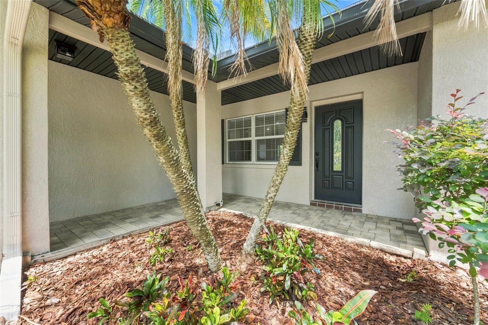 Welcoming Covered Front Entry - 300 N BAY HILLS BLVD, SAFETY HARBOR