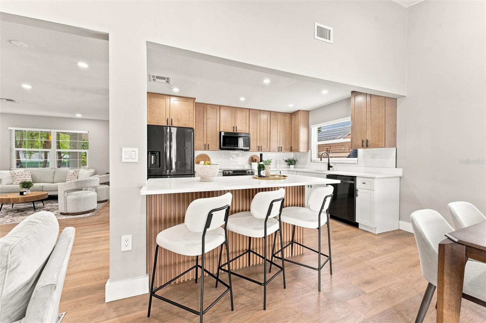 Eating Space in Kitchen - 300 N BAY HILLS BLVD, SAFETY HARBOR