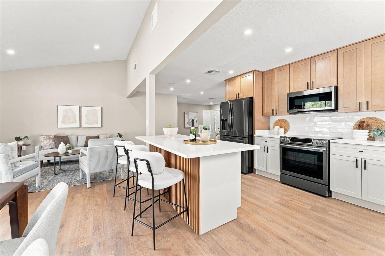 Kitchen and Living Space Combo - 300 N BAY HILLS BLVD, SAFETY HARBOR