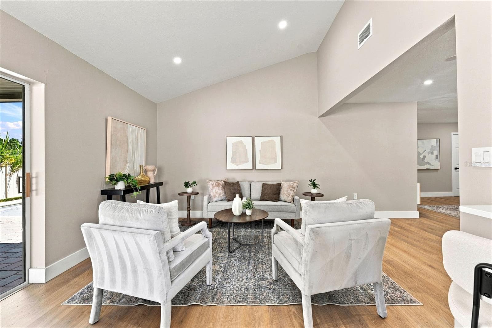 Spacious Great Room - 300 N BAY HILLS BLVD, SAFETY HARBOR