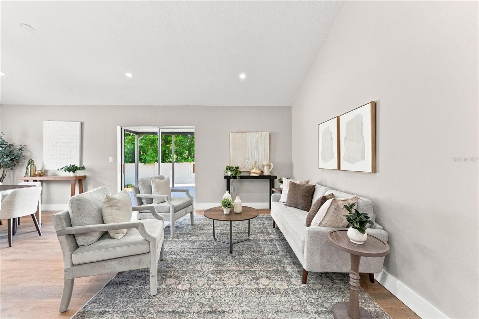 Vaulted Ceilings - 300 N BAY HILLS BLVD, SAFETY HARBOR