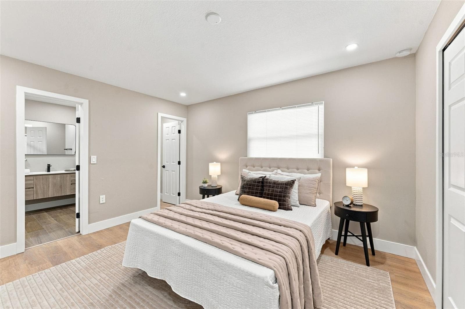 Master Bedroom with Ample Space - 300 N BAY HILLS BLVD, SAFETY HARBOR