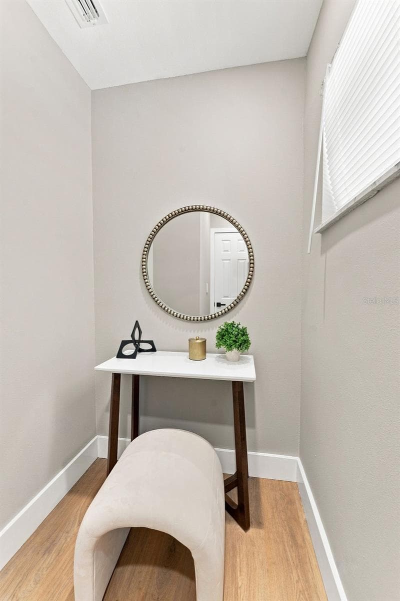 Master Bedroom with Walk-in Closet - 300 N BAY HILLS BLVD, SAFETY HARBOR