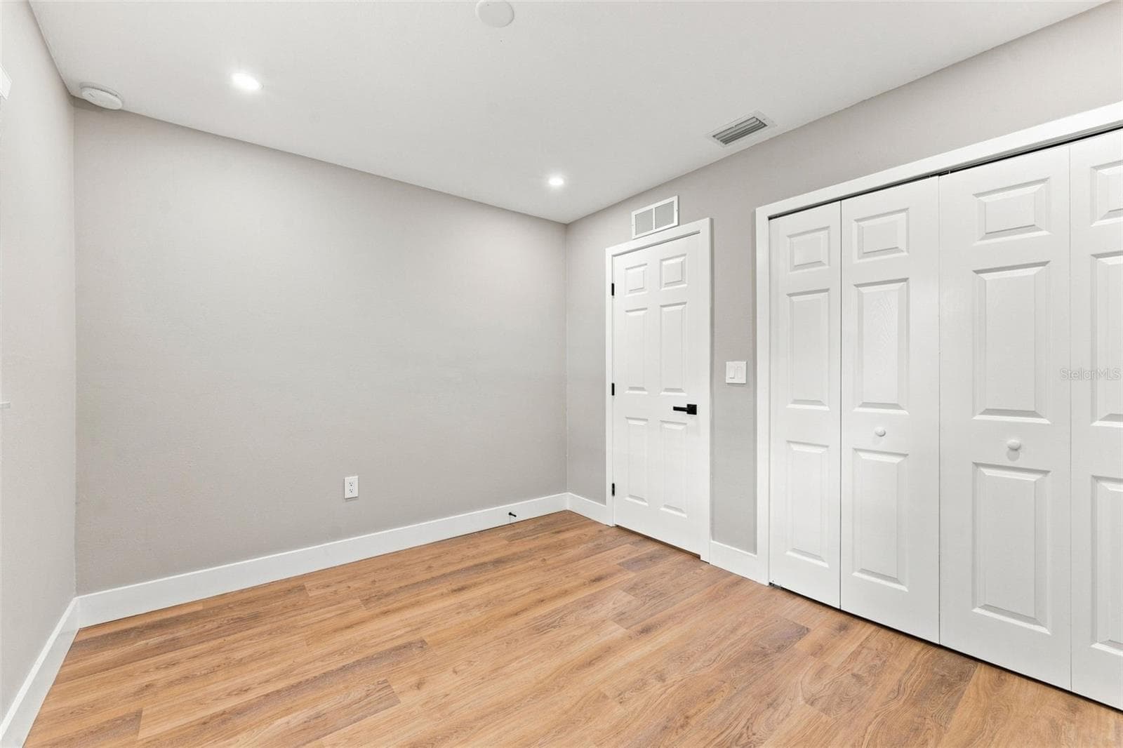 Bedroom #3 with Built-in Closet - 300 N BAY HILLS BLVD, SAFETY HARBOR