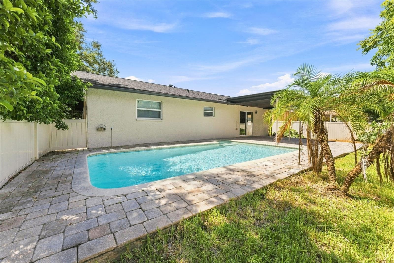 Private Backyard with Swimming Pool - 300 N BAY HILLS BLVD, SAFETY HARBOR