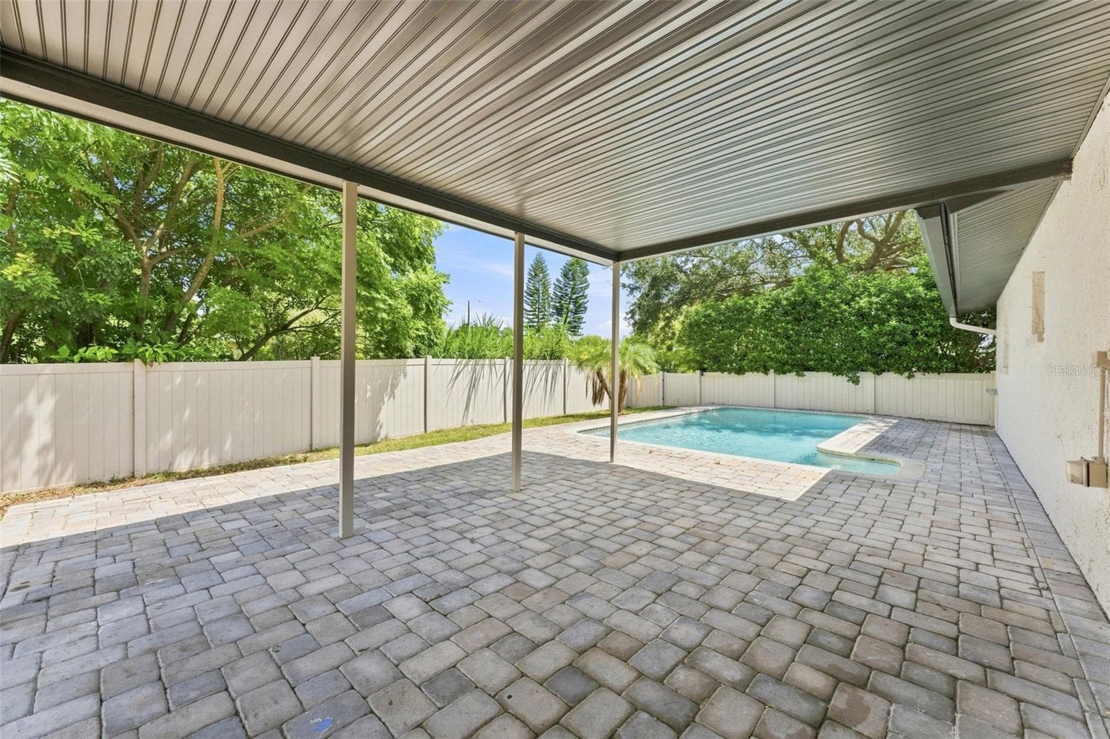 Large Paver Pool Deck & Lanai - 300 N BAY HILLS BLVD, SAFETY HARBOR