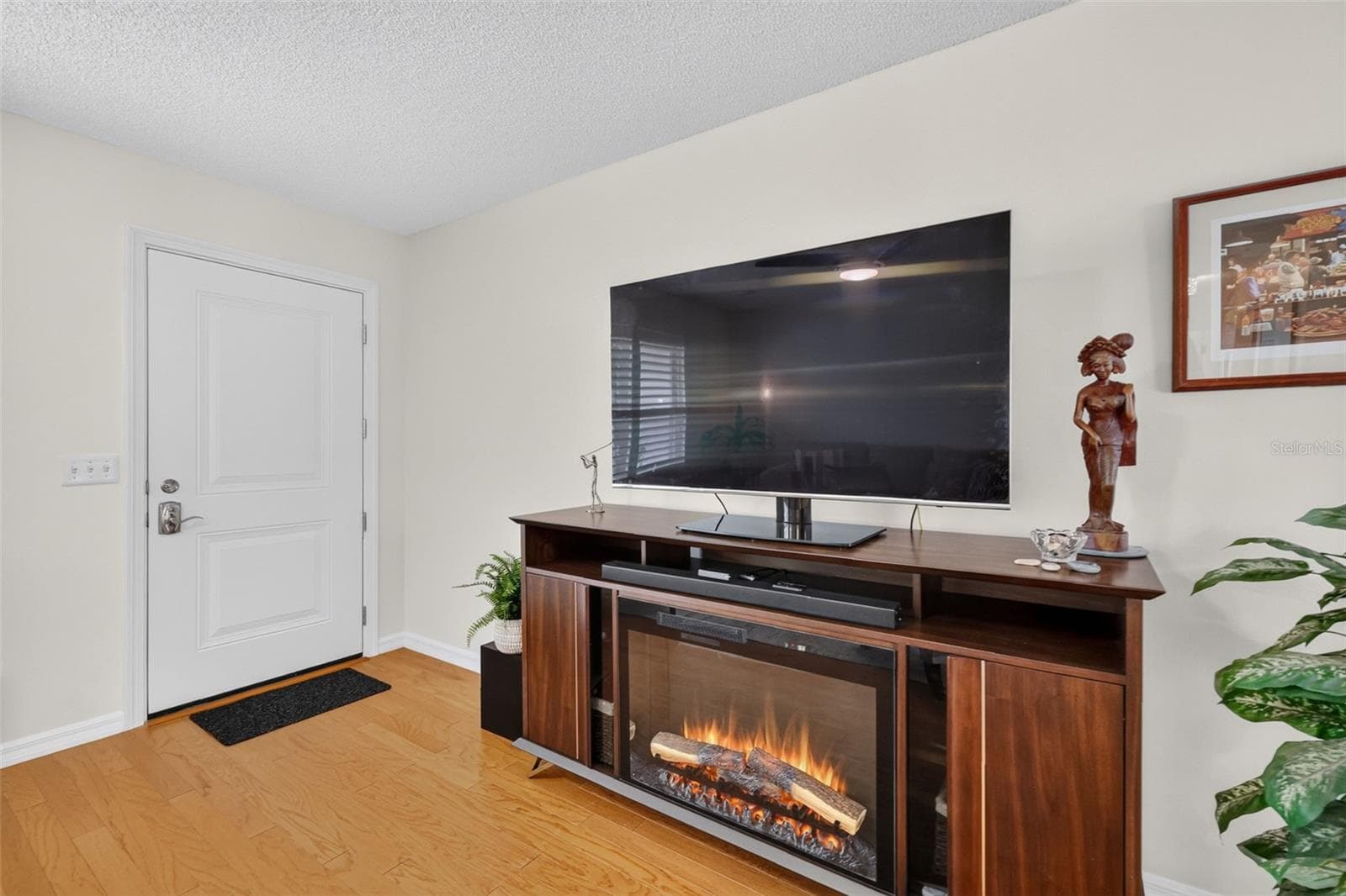 Plenty of wall space for an Entertainment Center - 1503 ESCANDON PL, THE VILLAGES