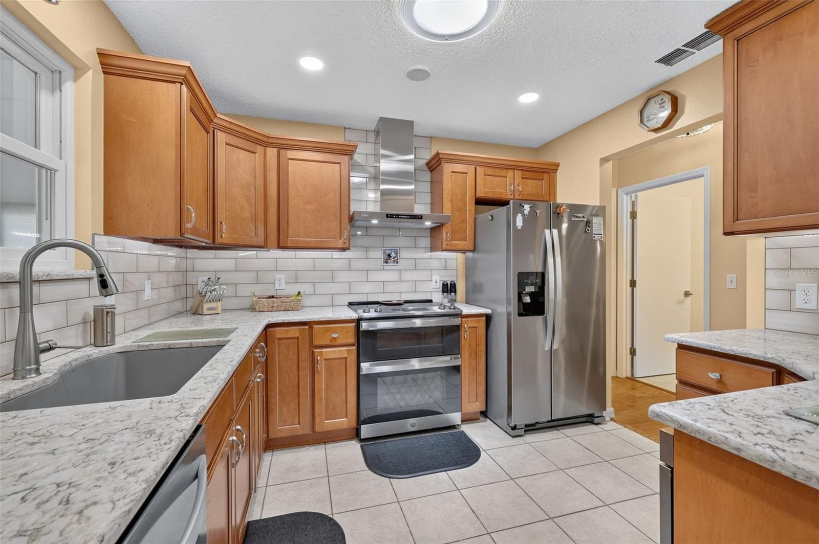 Beautifully UPDATED Kitchen w/Skylight - 1503 ESCANDON PL, THE VILLAGES