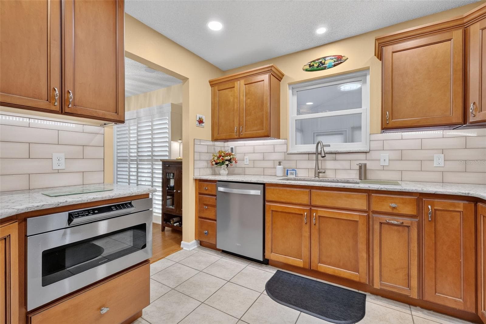 Cherry Cabinets, Quartz Counters and Tile Backsplash - 1503 ESCANDON PL, THE VILLAGES
