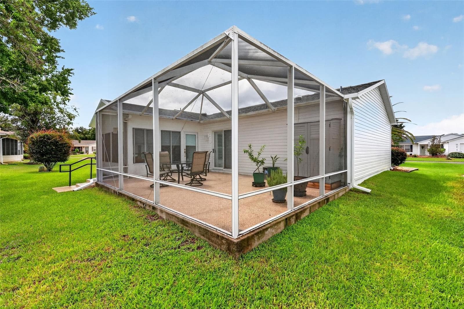 Screened Birdcage Lanai - 1503 ESCANDON PL, THE VILLAGES