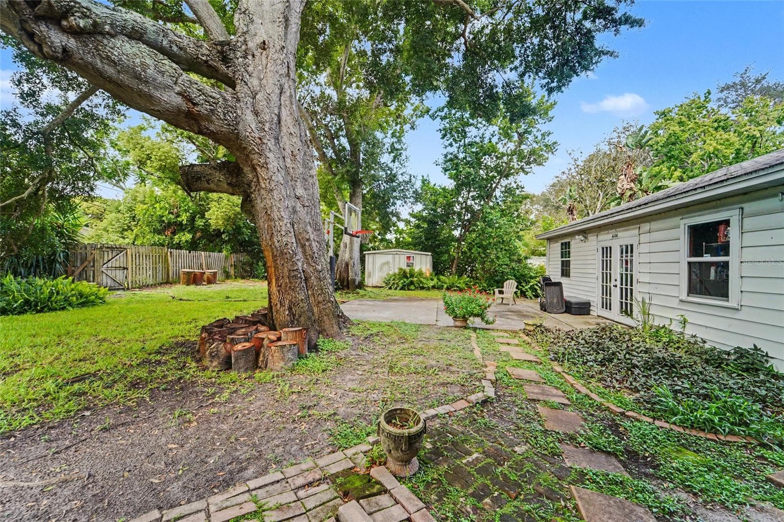 Converted garage - 6100 3RD AVE N, ST PETERSBURG