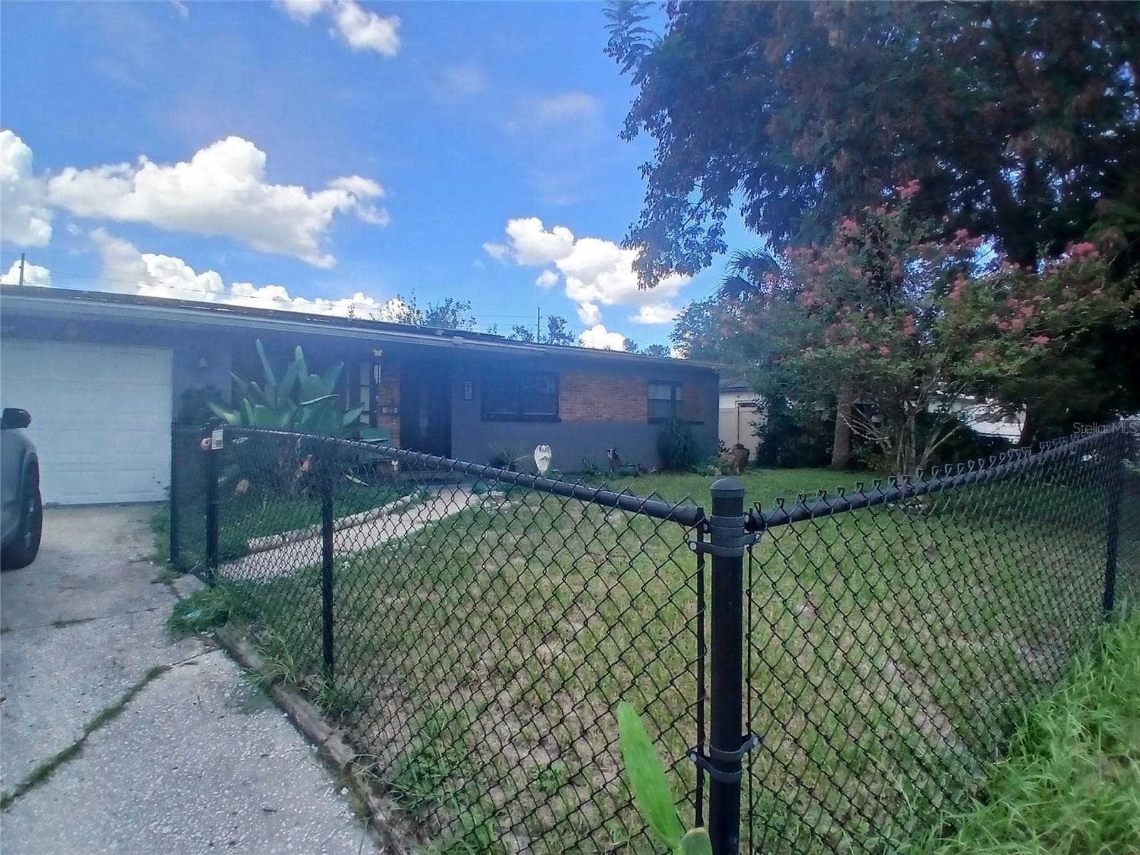 Single Family Residence at 1818 HEATHER AVE, TAMPA, photo 2 of 11