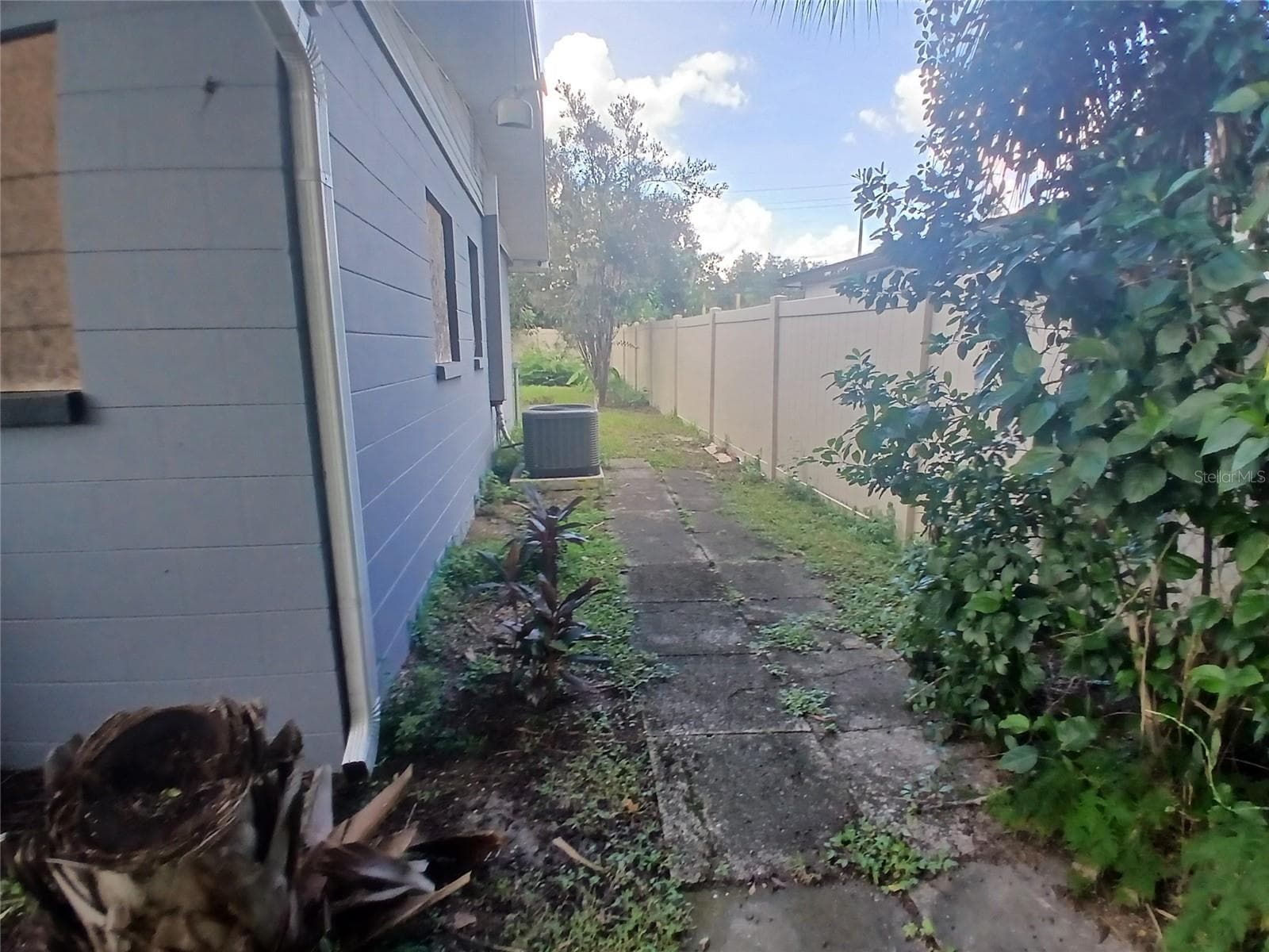 Single Family Residence at 1818 HEATHER AVE, TAMPA, photo 3 of 11