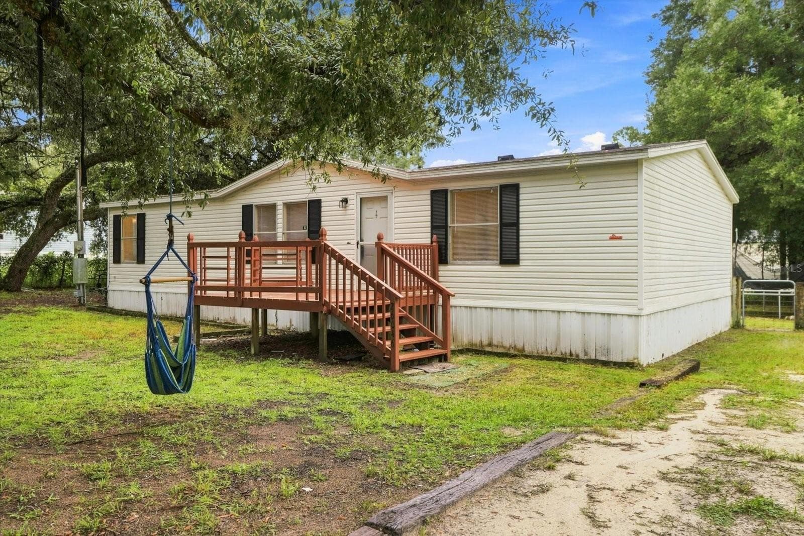 Manufactured Home at 26046 SHAMOKIN DR, BROOKSVILLE, photo 5 of 45