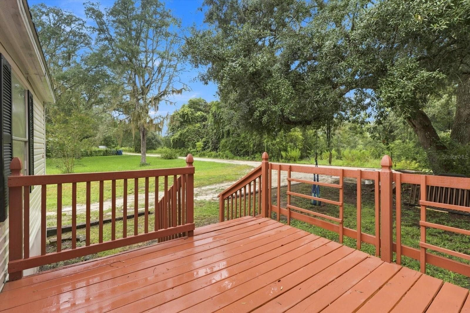 Manufactured Home at 26046 SHAMOKIN DR, BROOKSVILLE, photo 9 of 45