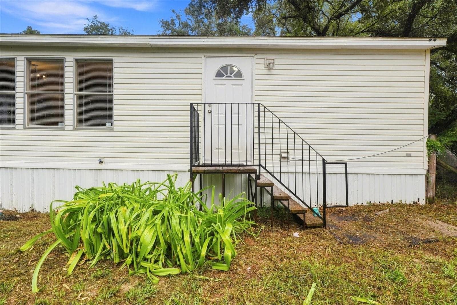 Manufactured Home at 26046 SHAMOKIN DR, BROOKSVILLE, photo 33 of 45
