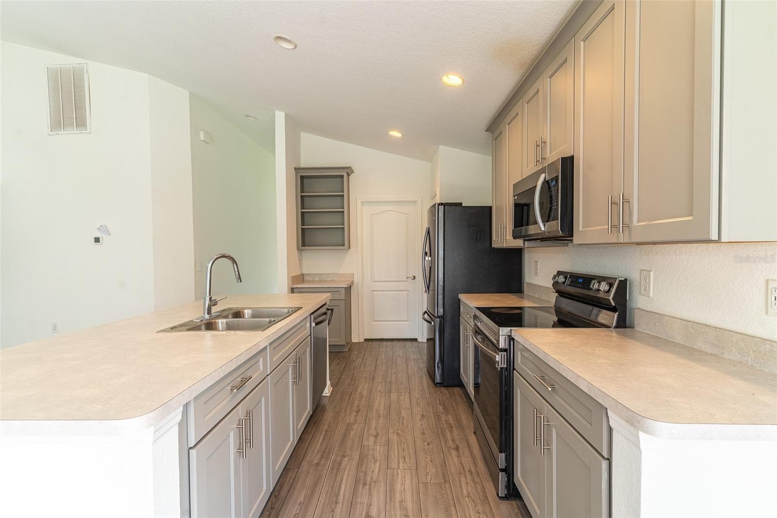 Single Family Residence at 5036 SAN IGNACIO DR, SEBRING, photo 8 of 59