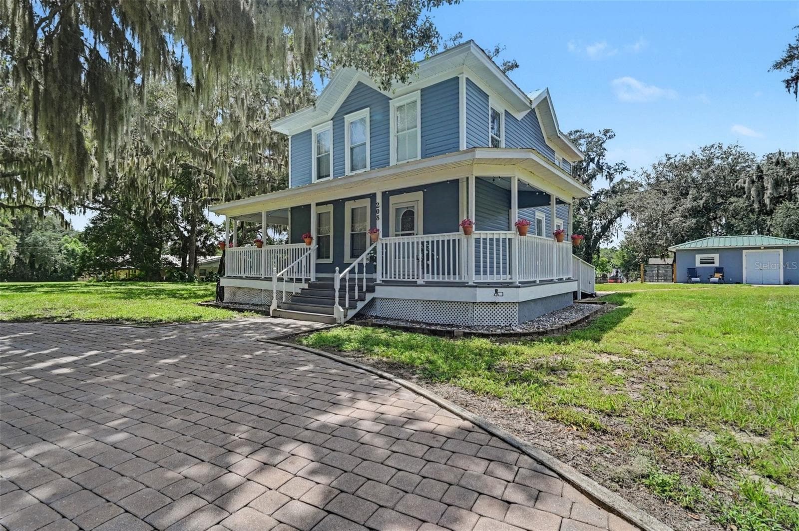 Single Family Residence at 208 S GAINES ST, OAK HILL, photo 2 of 24