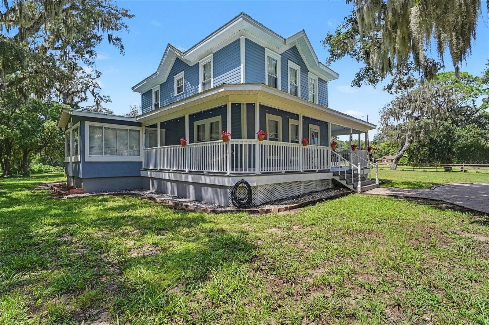Single Family Residence at 208 S GAINES ST, OAK HILL, photo 3 of 24