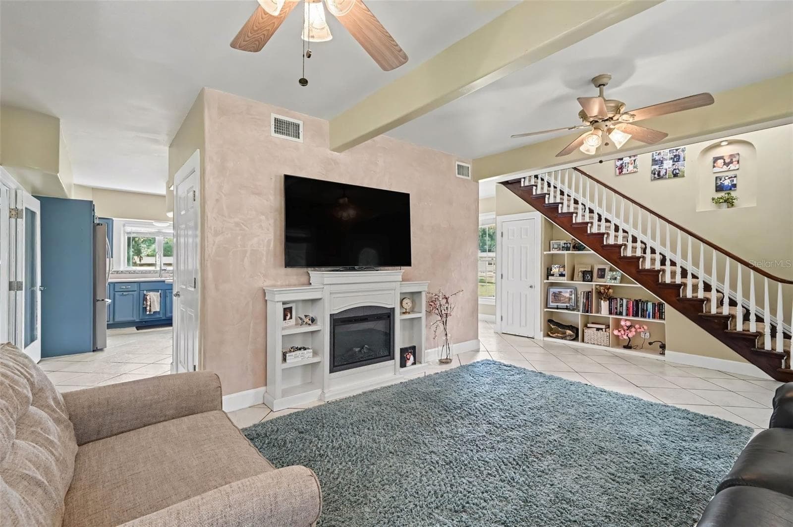 Single Family Residence at 208 S GAINES ST, OAK HILL, photo 5 of 24