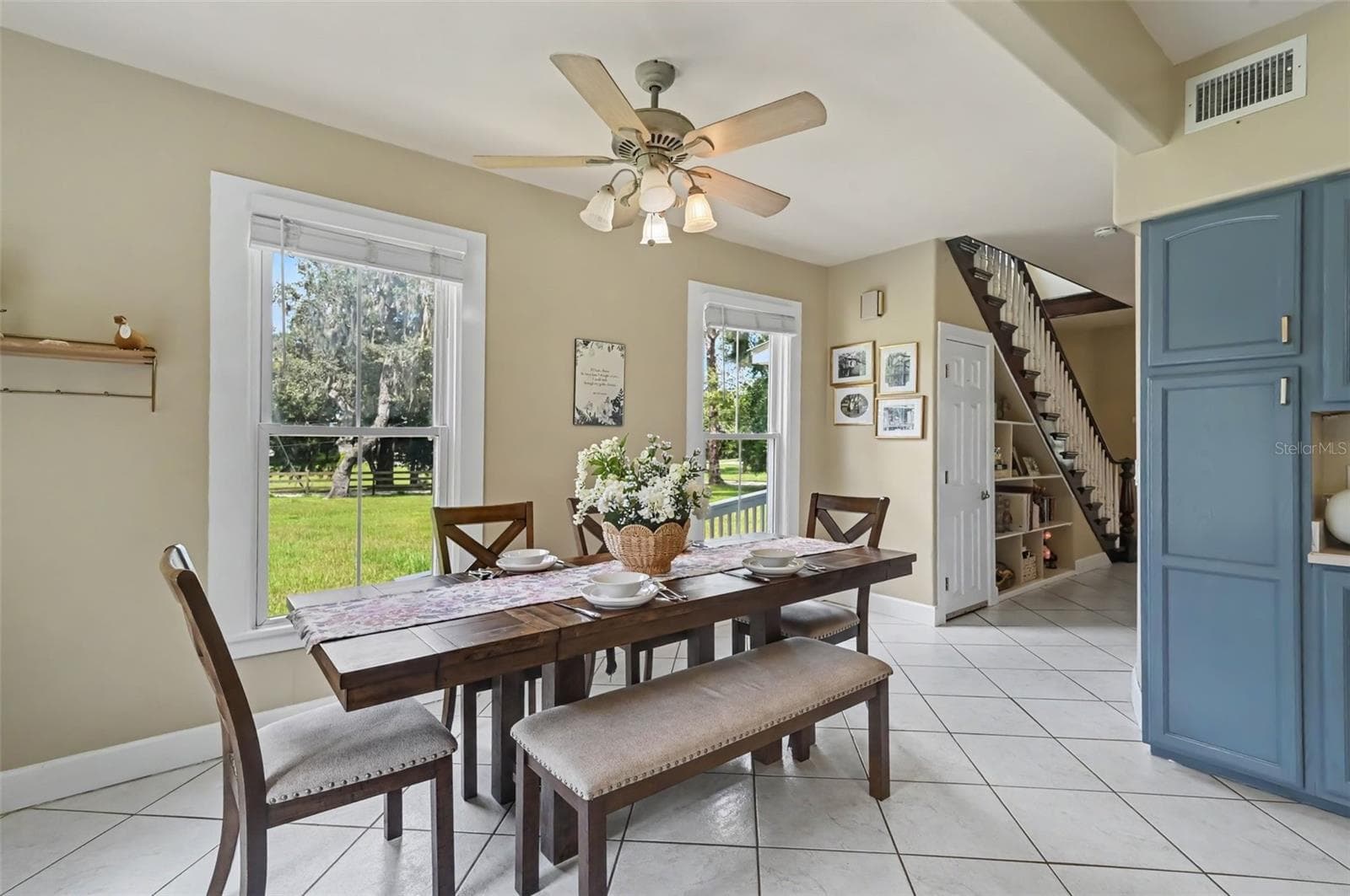Single Family Residence at 208 S GAINES ST, OAK HILL, photo 6 of 24