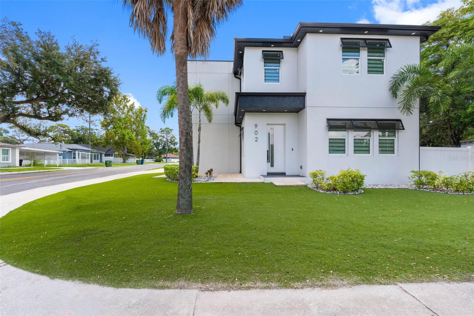 Single Family Residence at 902 W SLIGH AVE, TAMPA, photo 4 of 70