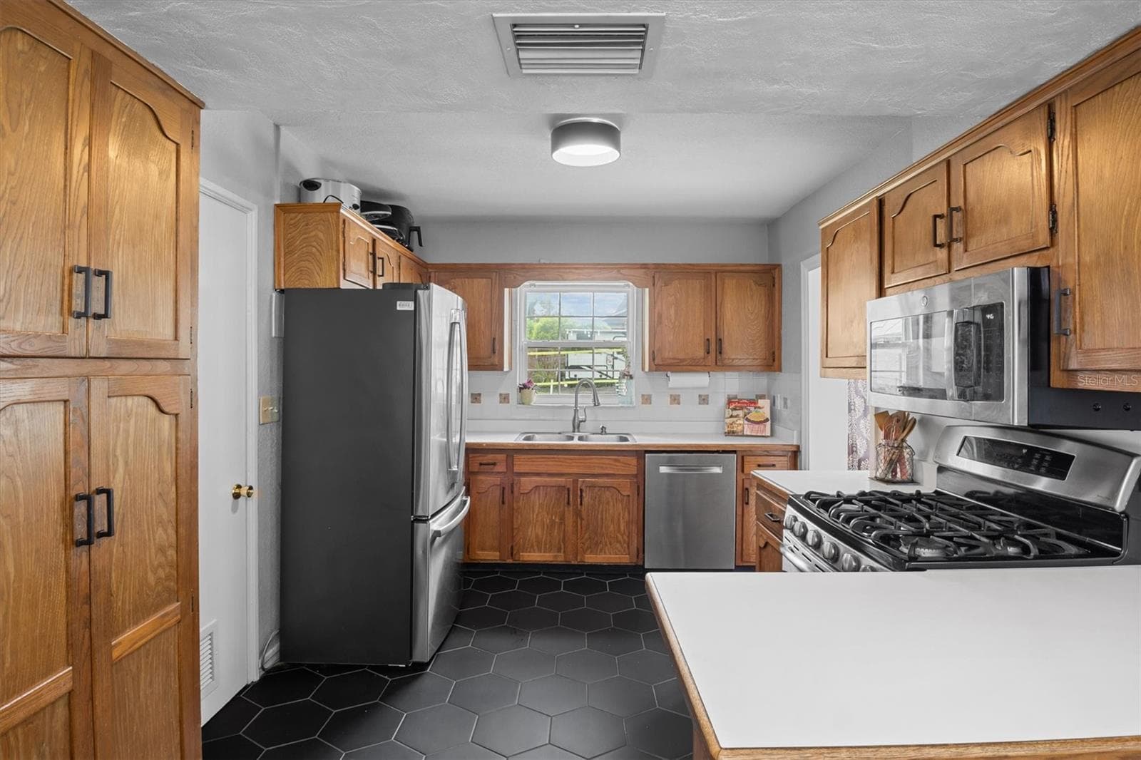 Single Family Residence at 2603 CLEVELAND HEIGHTS BLVD, LAKELAND, photo 38 of 43