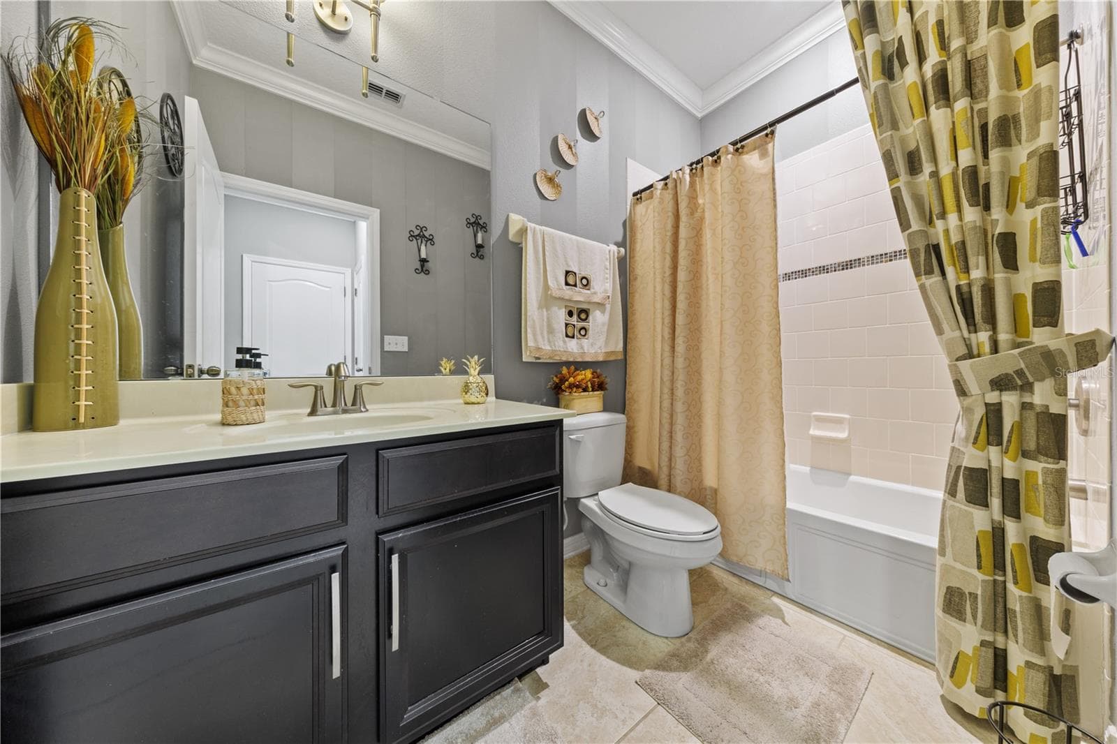 1st Floor full bathoom - 215 MAYBECK, SANFORD