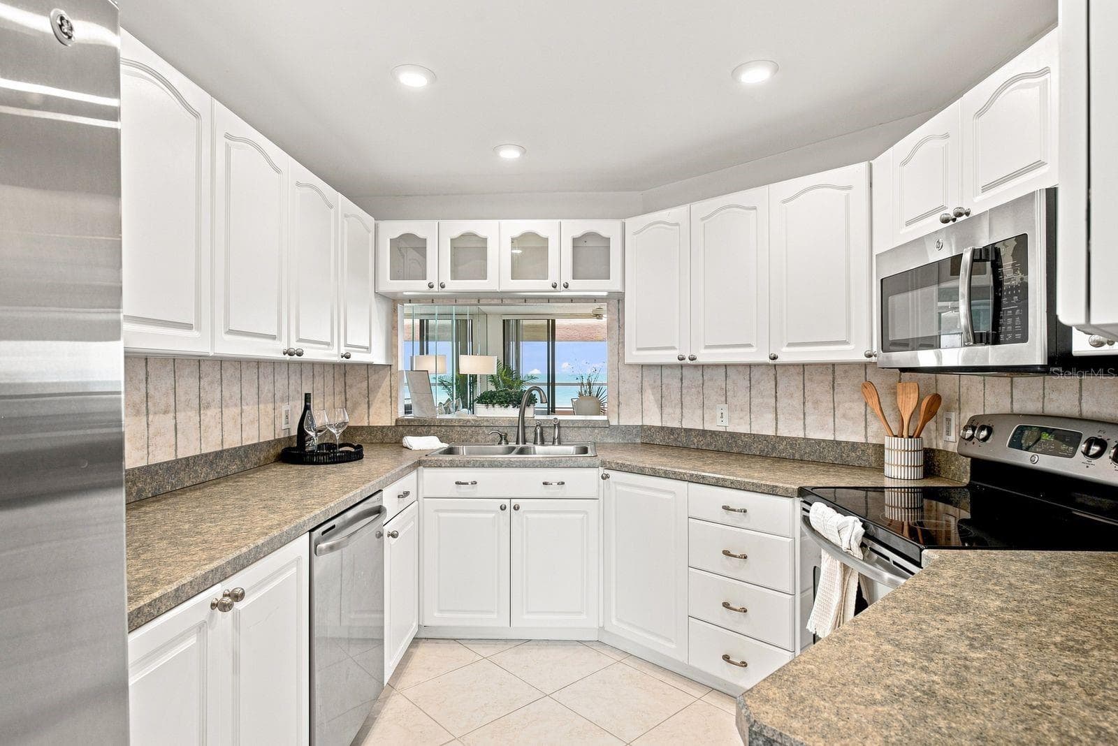 Beautiful Kitchen - 1310 GULF BLVD #4D, CLEARWATER BEACH
