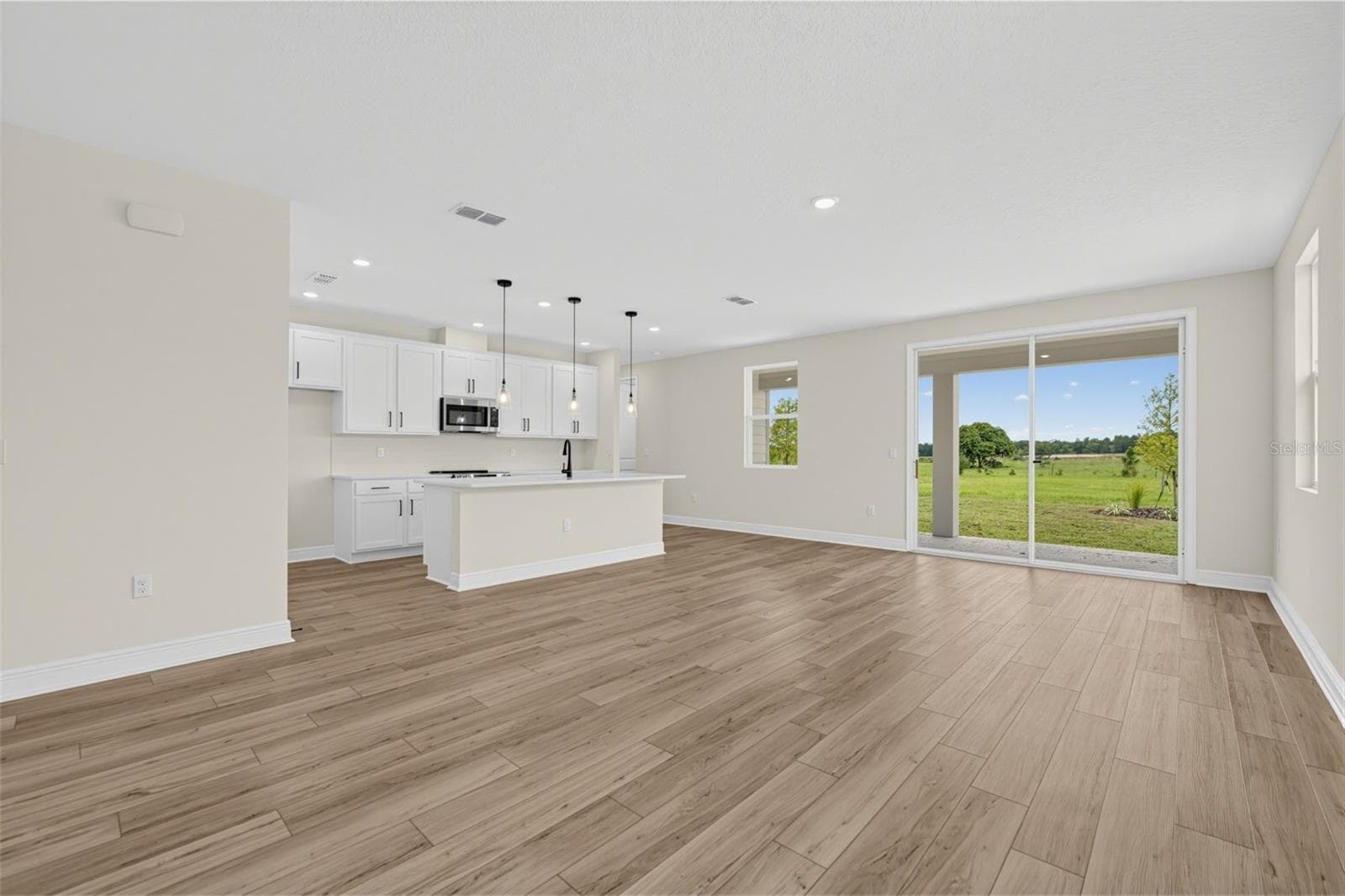 Single Family Residence at 30130 EMERALD FOREST DR, MOUNT DORA, photo 3 of 27