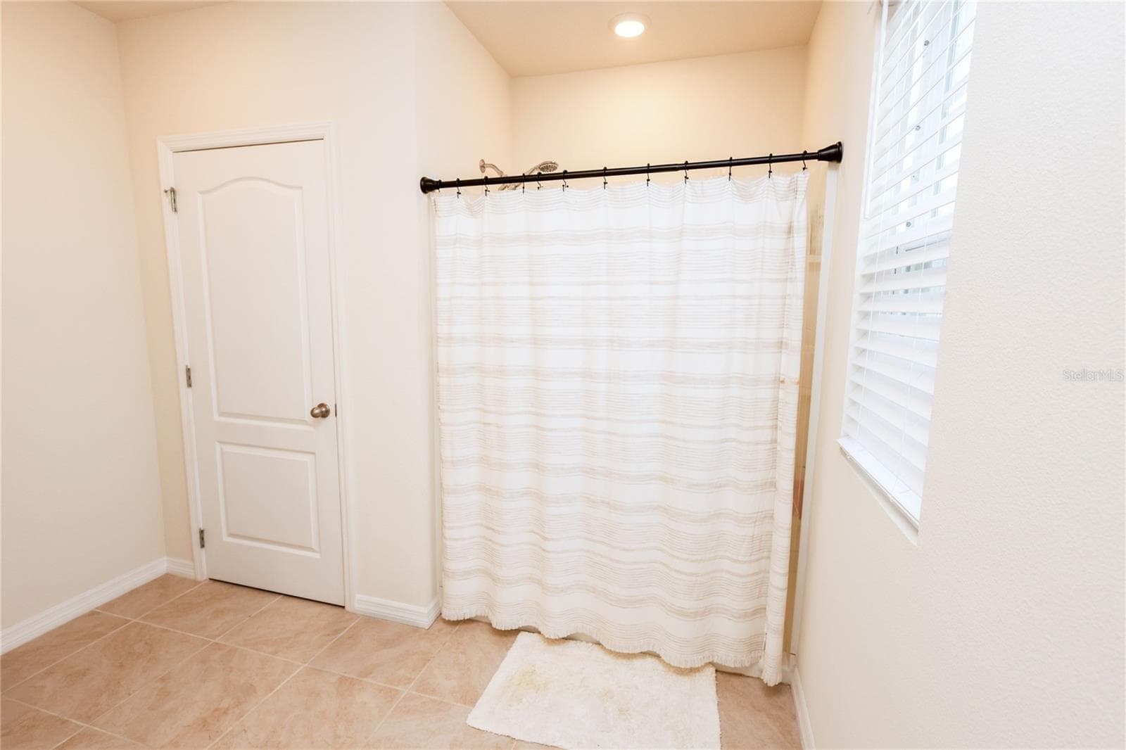 Single Family Residence at 3250 BLUE CRAB DR, TAVARES, photo 10 of 44