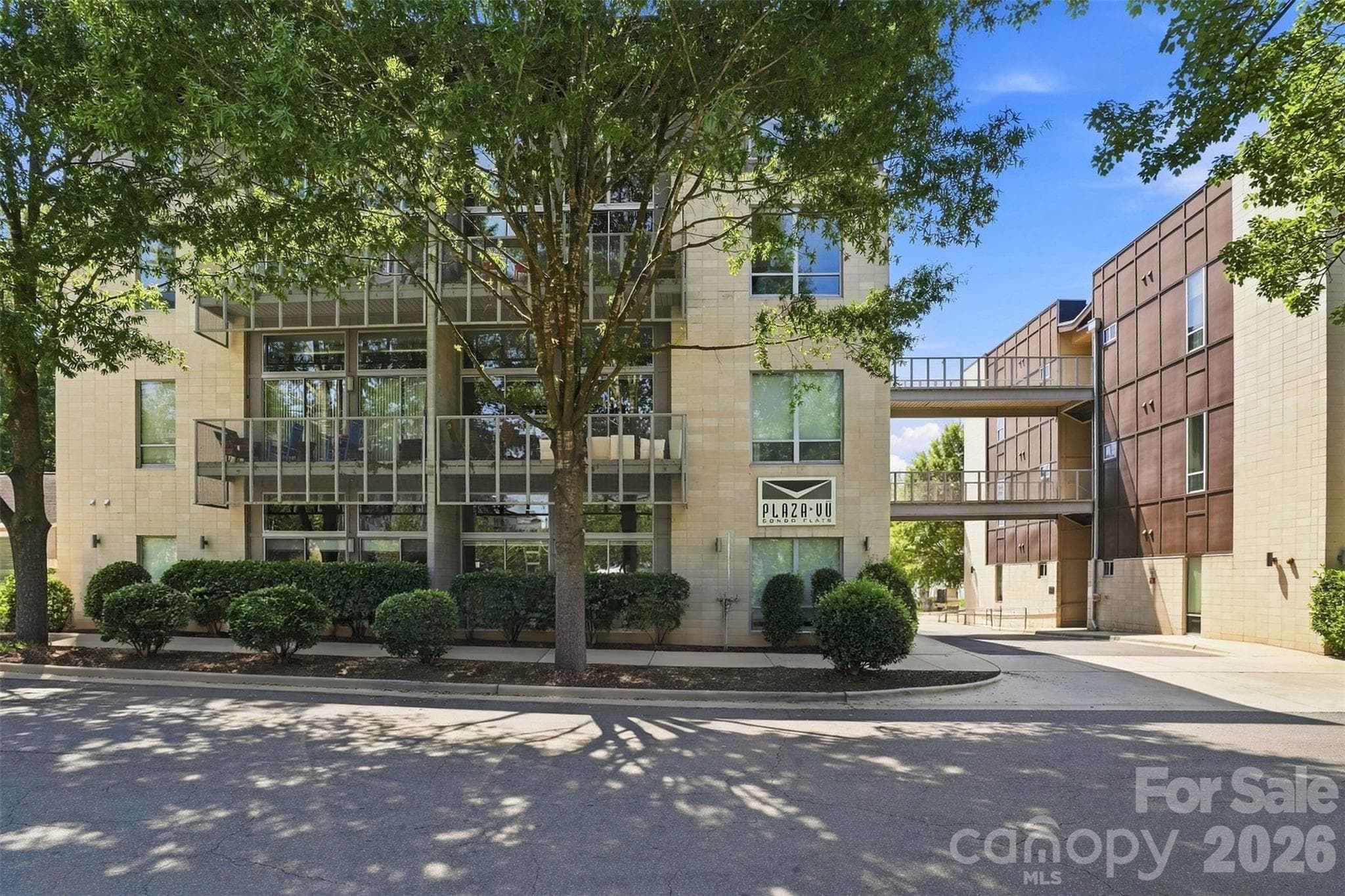Condominium at 2116 Mcclintock Road, Charlotte, photo 4 of 39