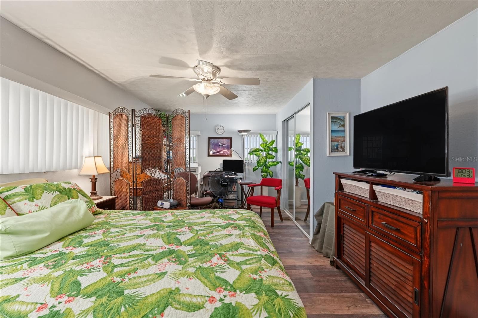 Mobile Home at 18675 US HIGHWAY 19 N #427, CLEARWATER, photo 11 of 45